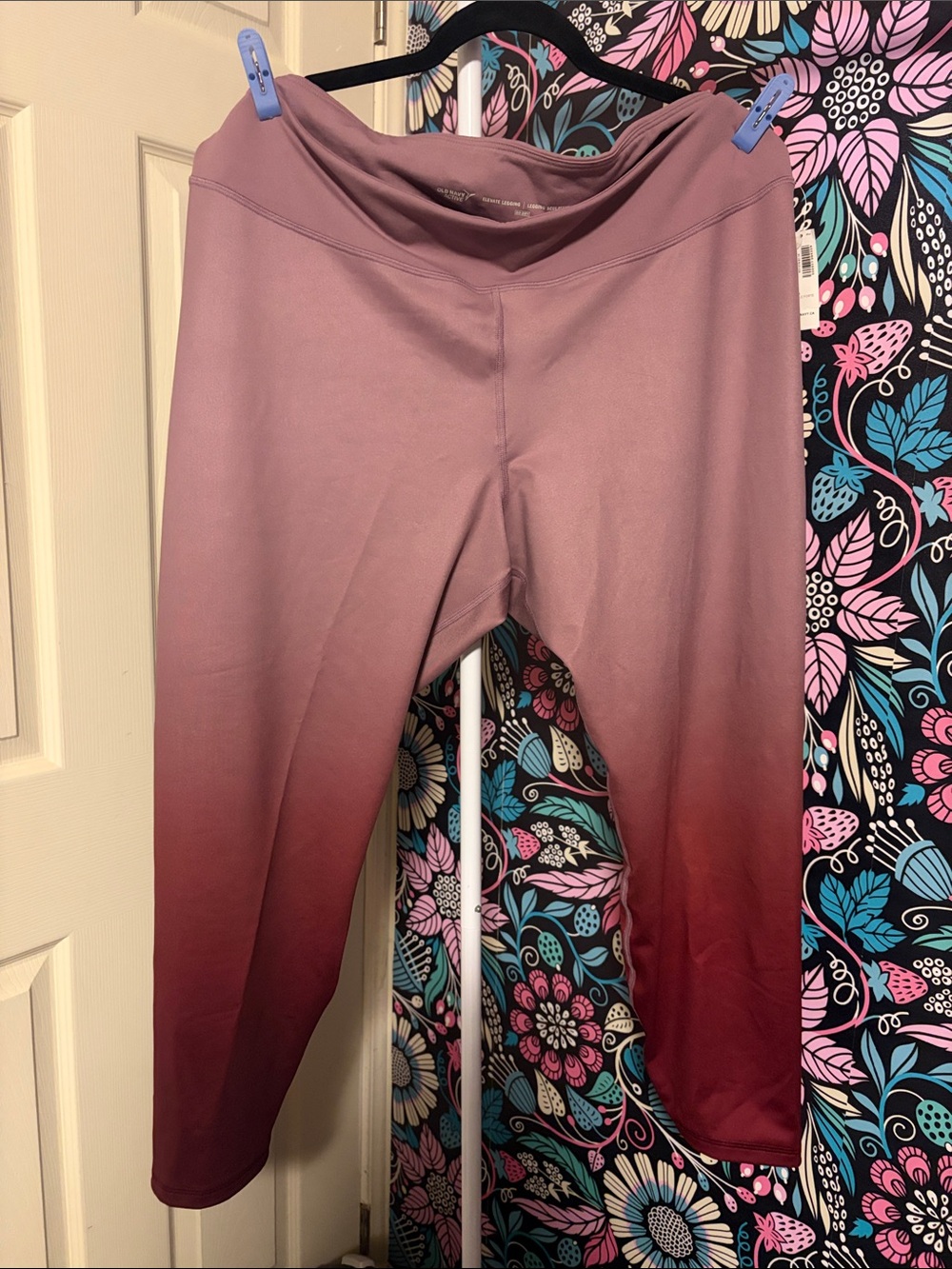 Old Navy Ombre Leggings in Mauve to Burgundy